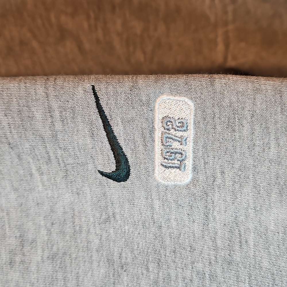 Nike Vintage 2000s XL 1/4 zip hoodie w kangaroo pocket heather gray w red swoosh - Picture 4 of 8